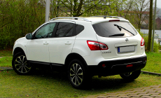 White Nissan Qashqai